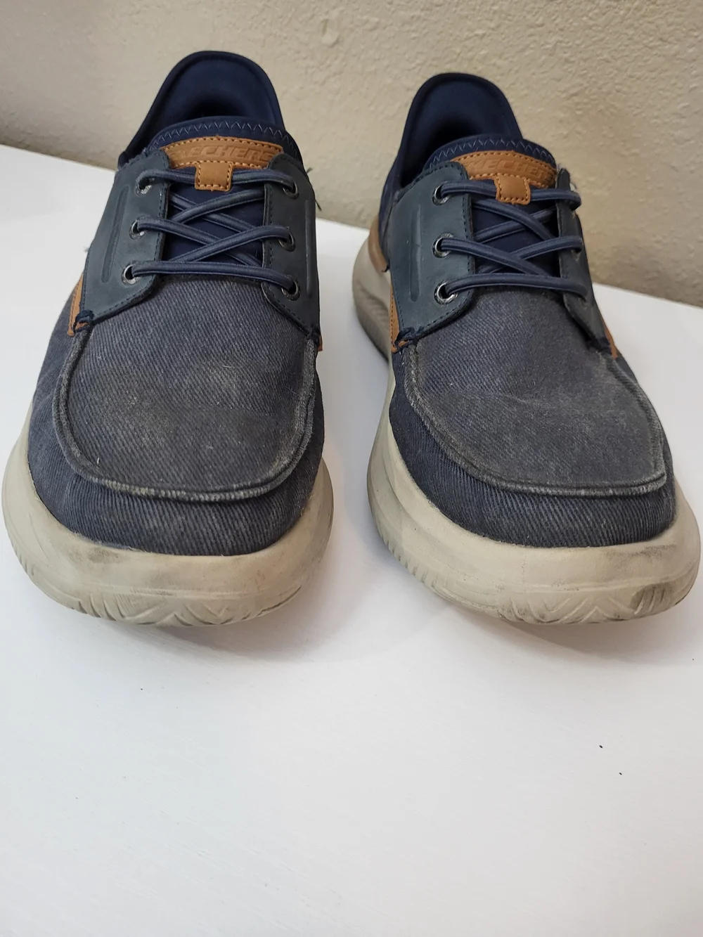Sketchers Wide Fit Air Cooled Memory Foam Men’s Casual Shoes Size 10.5